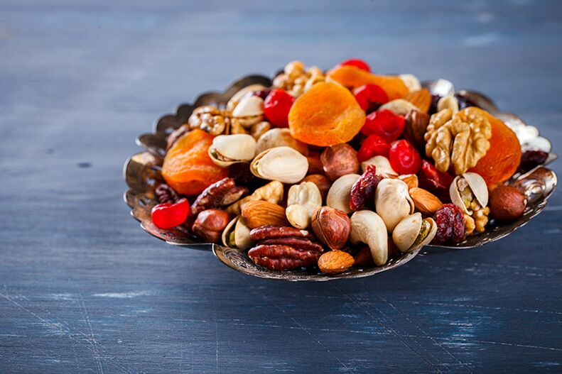 Χρήσιμα αποξηραμένα φρούτα για την παρασκευή άπαχου γλυκού λουκάνικου